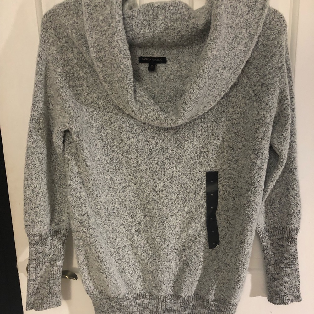 Banana Republic(hangover the shoulder)Sweater
